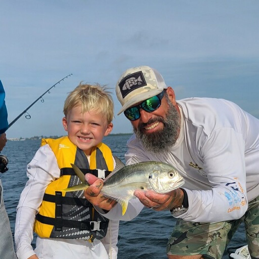 FL Redfish Tail Fin Hat (Heather Grey/white)